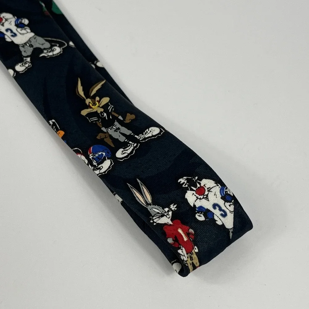 Looney Tunes Vtg Cartoon Novelty Necktie Football characters Bugs, Taz,‎ Daffy